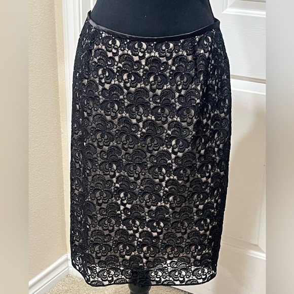 TAHARI BLACK LACE PENCIL SKIRT SIZE 6 - Picture 1 of 9